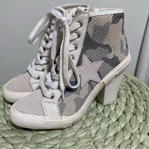 VINTAGE HAVANA Remiee Snakeskin Camo Gray/ White Leather Heel Bootie Size 6